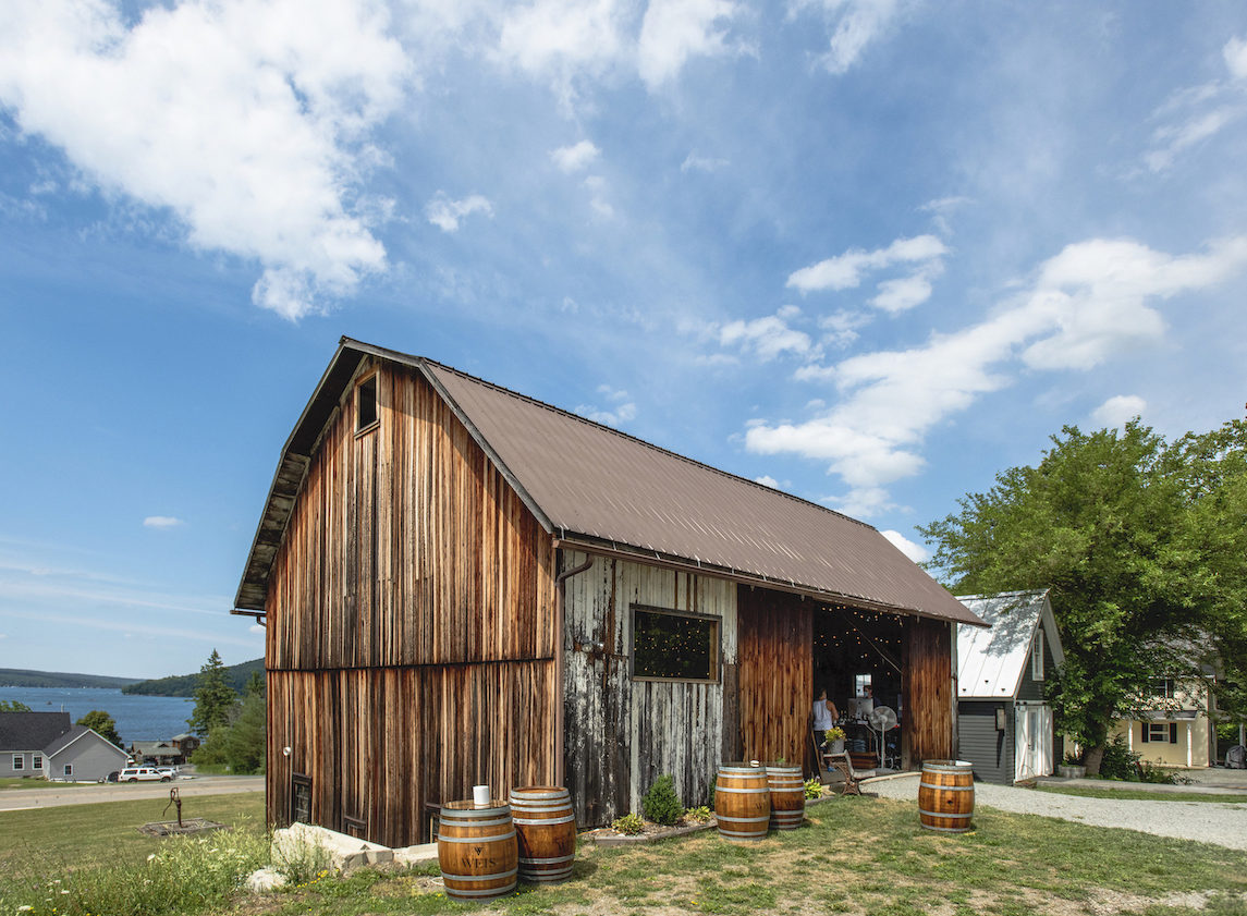 2018 - The barn is converted into an additional tasting space.
